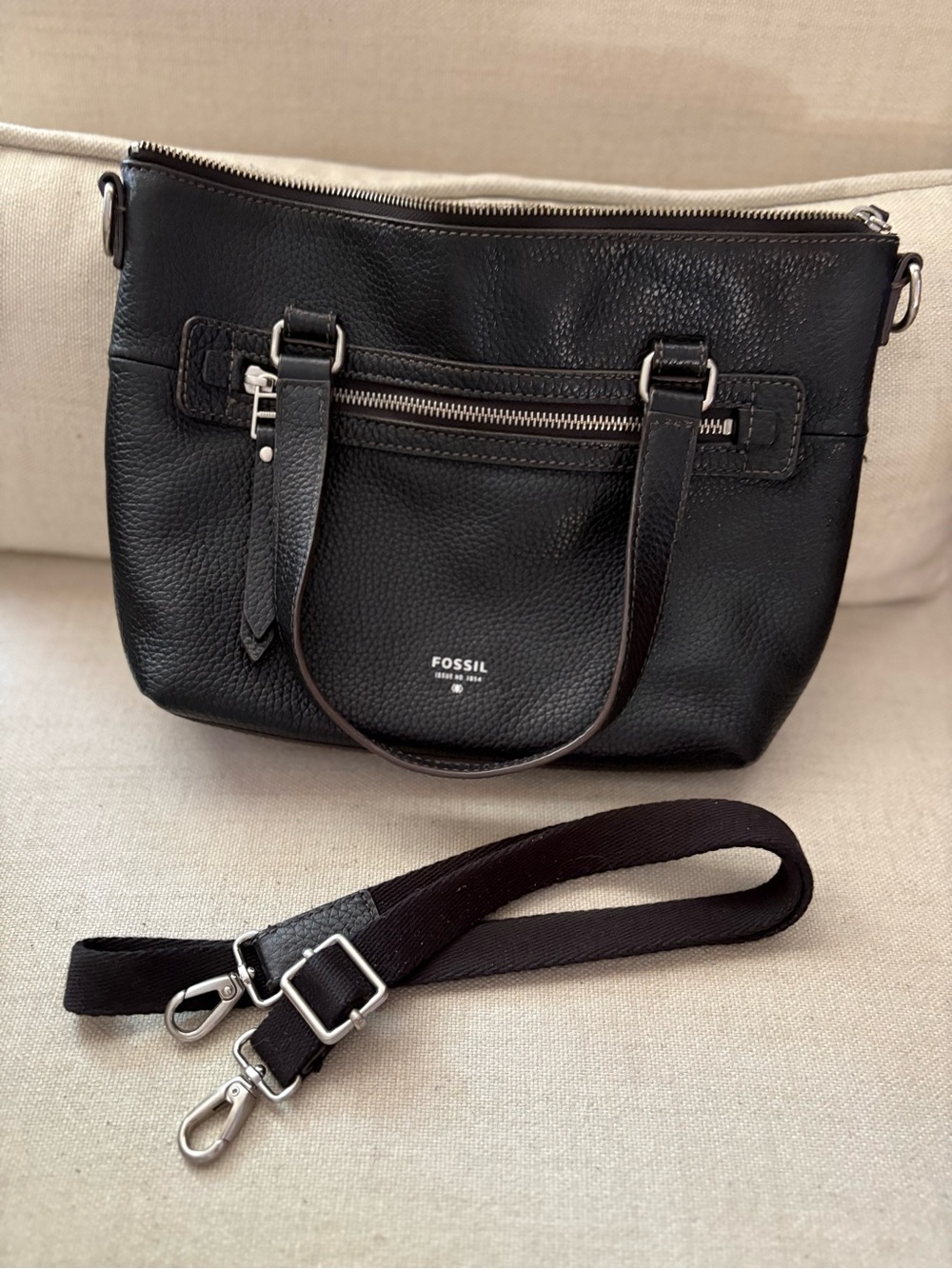 Black Leather Fossil Purse Clip on Strap Classic Women’s Handbag Silver Hardware